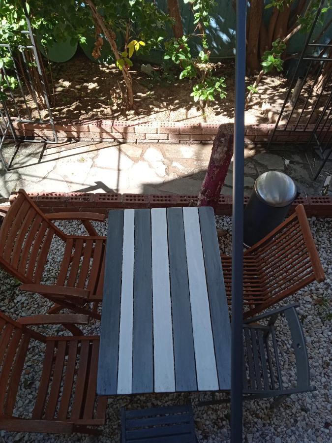 Apartment With Barbecue 1 Km Beach Атина Екстериор снимка
